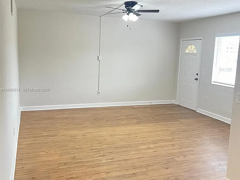 8271 Crespi Blvd #5 — Photo 4