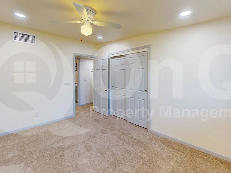 2526 E Allen Rd — Photo 12