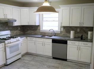 4 Sterling Pl, Edgewater, NJ 07020