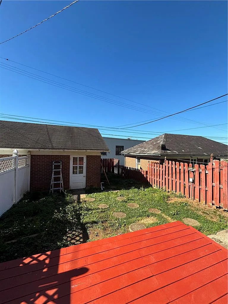 3 bed, 1.0 bath, 1896 sqft, $2,250 — Photo 4