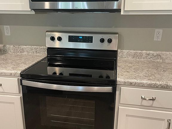 Smooth top stove & microwave. Soft close cabinets & drawers.