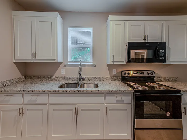 2104 S Valentine St — Photo 13