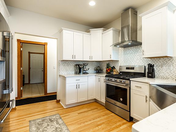 3rd image of 993 River Knoll Cir