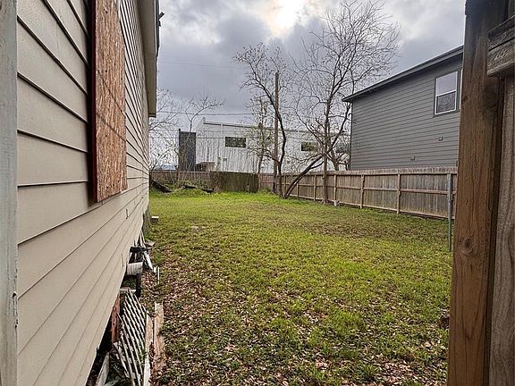 2nd image of 514 Vincent St