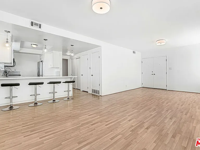 10393 Almayo Ave #5 — Photo 2