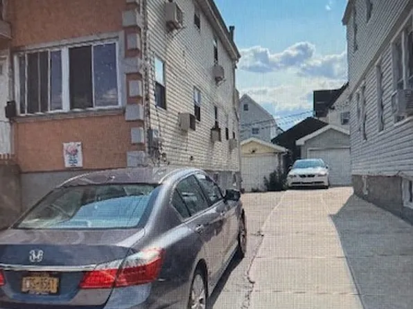 105-54 131st Street image 4 of 7