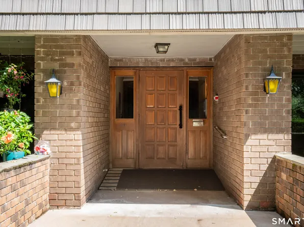 60 Rambling Brook Lane #B3, Glastonbury, CT 06033