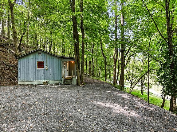 2nd image of 225 Coys Cove Ln