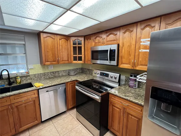 7521 W Sunrise Blvd APT A2, Plantation, FL 33313