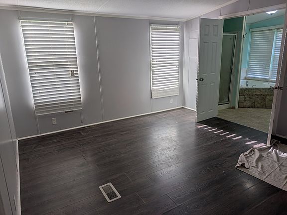4th image of 2455 6th St