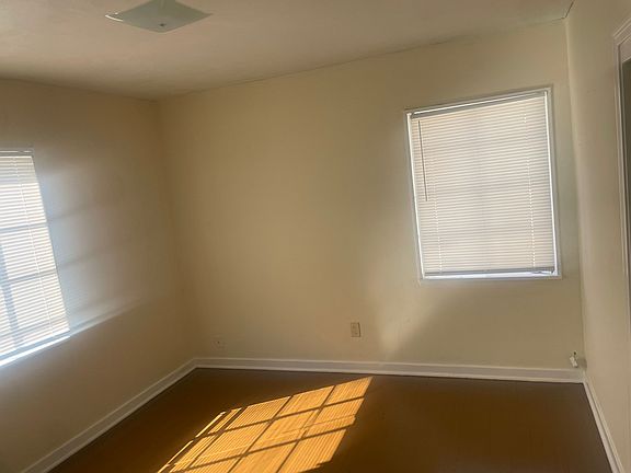 3rd image of 852 Reaves St