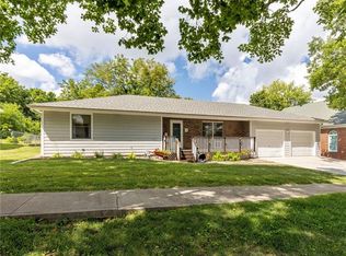 502 N 2nd St, Savannah, MO 64485