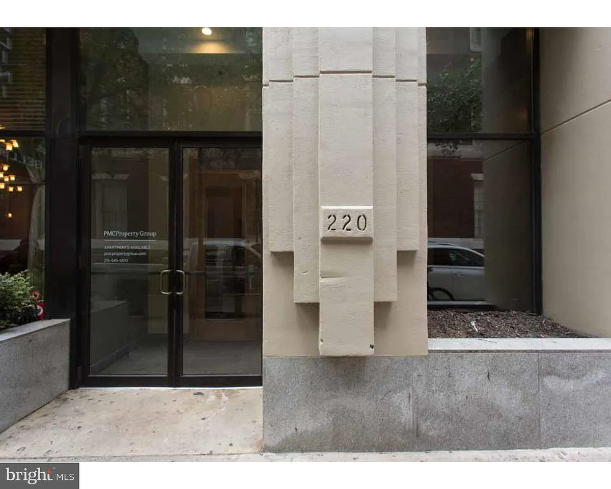 Building Photo - 2201 S 16th St #1201