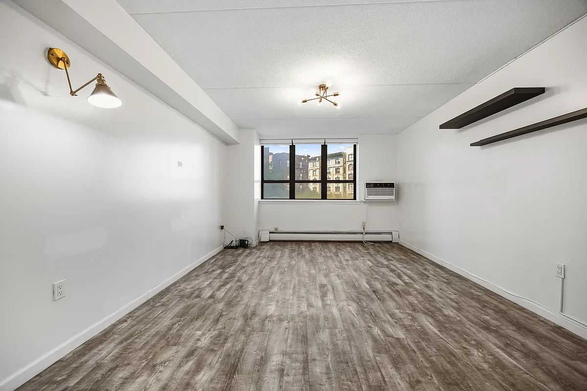 Building Photo - 301 W 110th St #2A