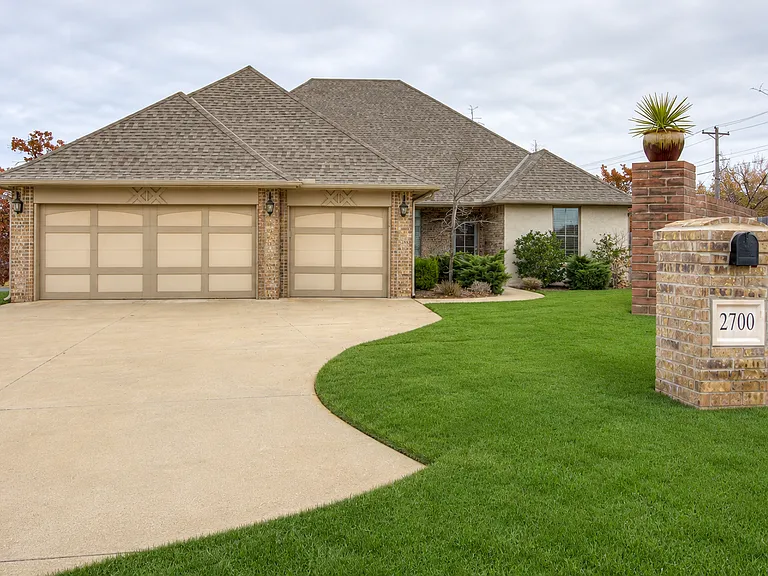 2700 Tranquilo Ln — Photo 1