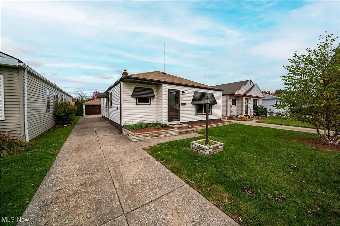 3018 Center Dr photo 1