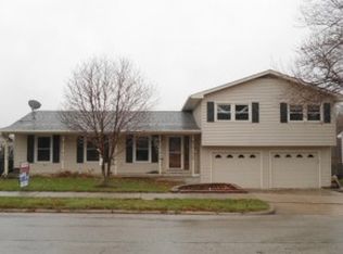 575 Shadow Ln, Decatur, IL 62526