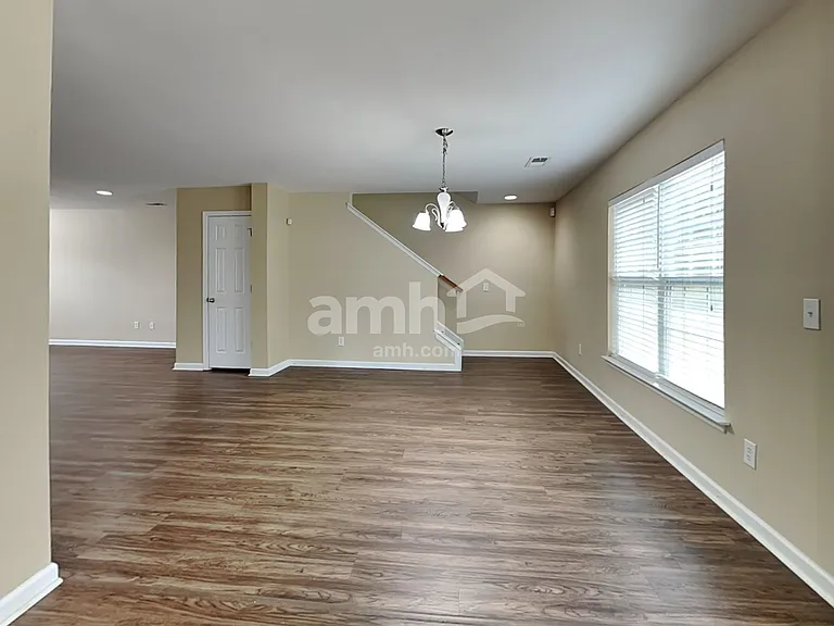 314 Southwilde Way — Photo 8