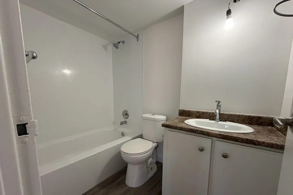125 Somerset St. W. — Photo 4