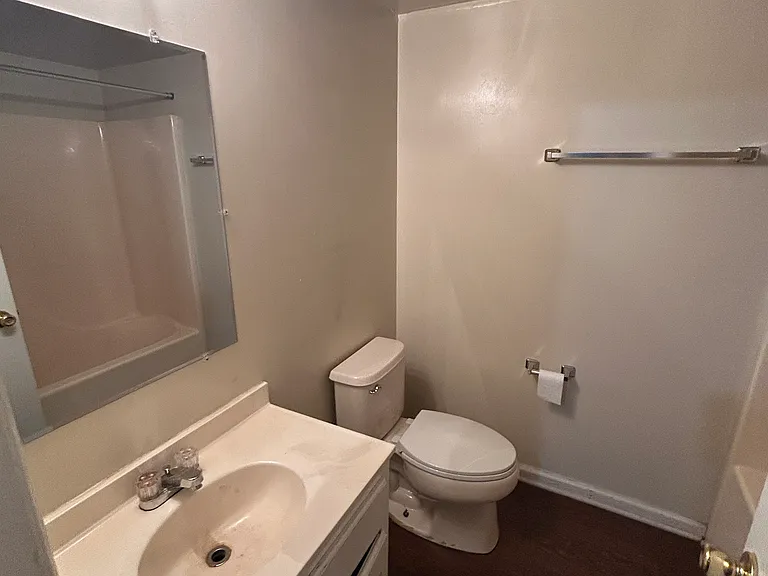 821 Center St #2 — Photo 6