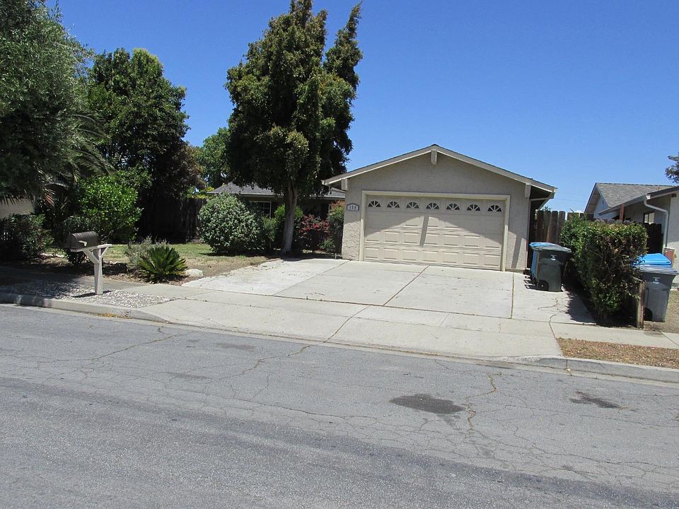 1st image of 320 McCarthy St