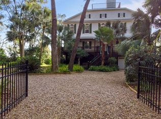 1008 Blackbeard Ln SE, Darien, GA 31305