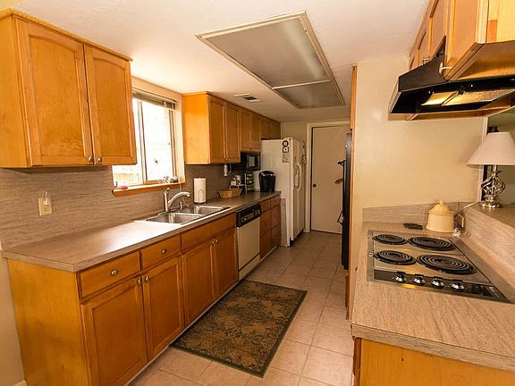 Custom Maple kitchen cabinets!