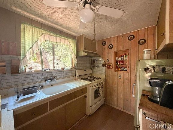 5th image of 9330 Wood Rd