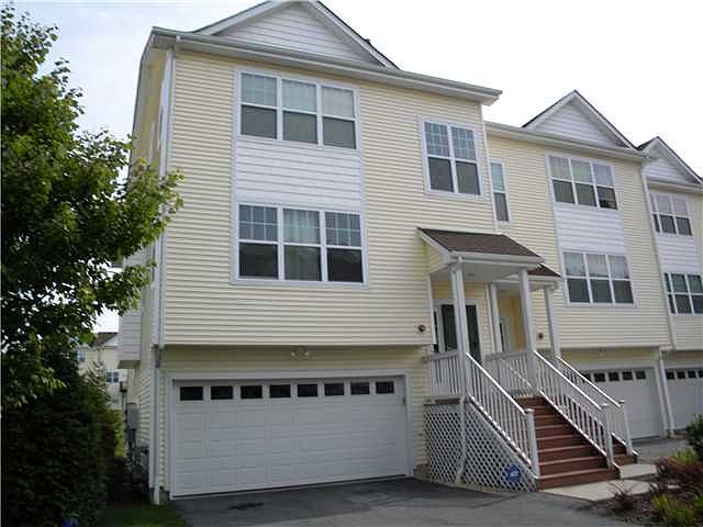 1st image of 103 Woodlake Dr