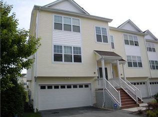 103 Woodlake Dr, Middletown, NY 10940