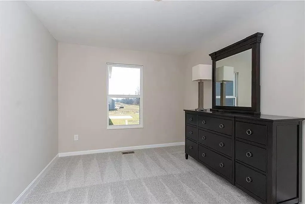 3 bed, 2851 sqft, $2,350 — Photo 3