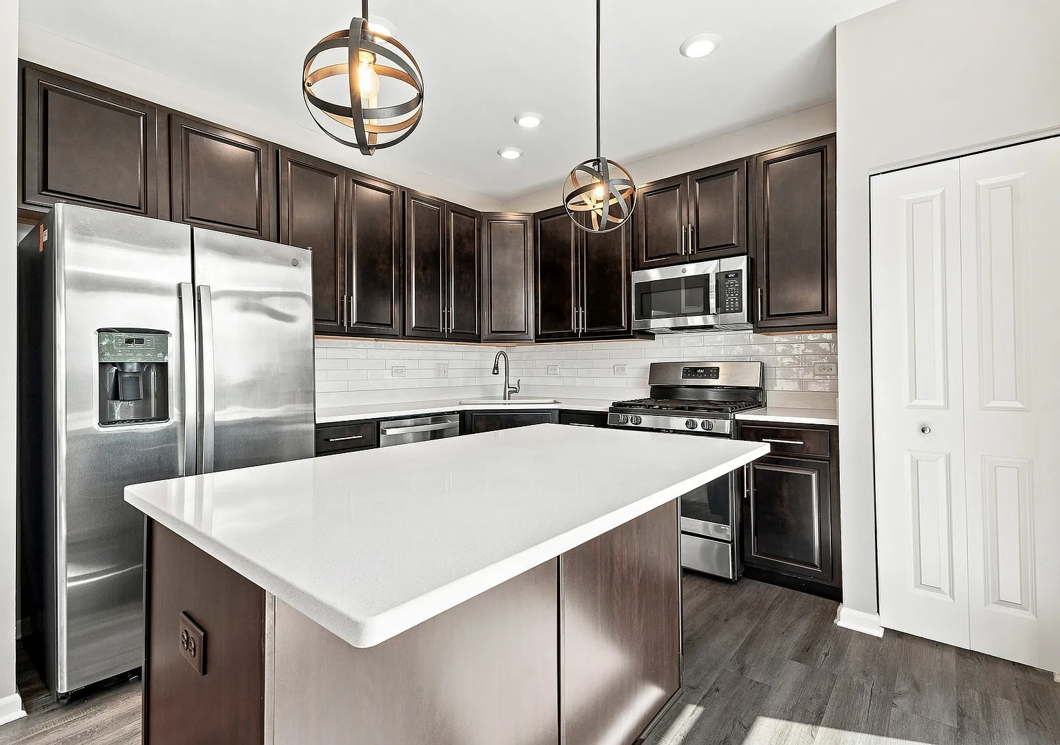 3 bed, 2.5 bath, 1715 sqft, $2,900 — Photo 3