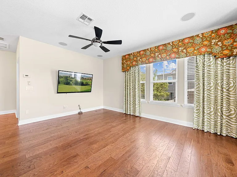 8393 Laureate Blvd — Photo 5