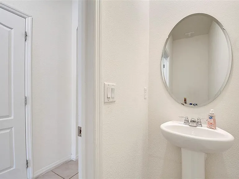 1394 Yellow Finch Dr — Photo 48