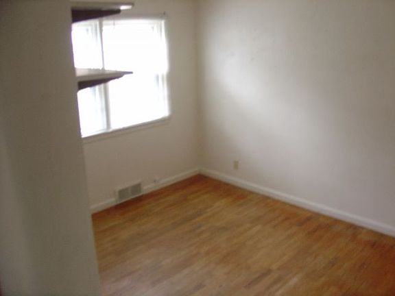 4th image of 1123 Avenue E