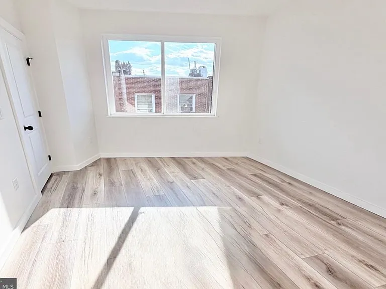 3221 Latona St — Photo 7