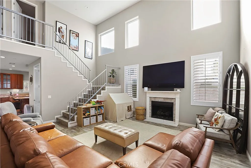 5 bed, 2857 sqft, $5,600 — Photo 1