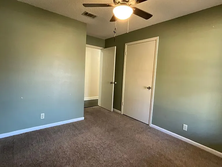 213 Old Oak Ln — Photo 14