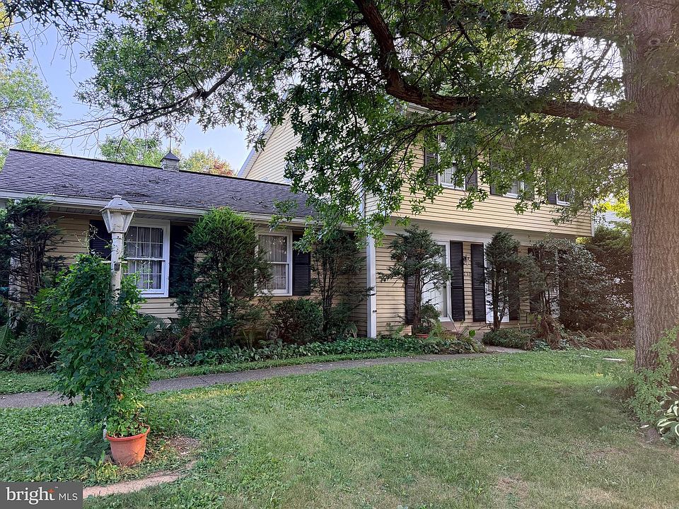 739 Lexington Ave, Hershey, PA 17033 | Zillow