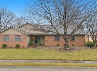 200 Calais Ct, Swansea, IL