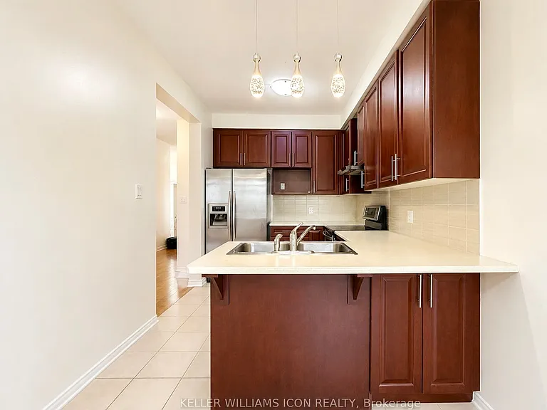170 Laramie Cres — Photo 9