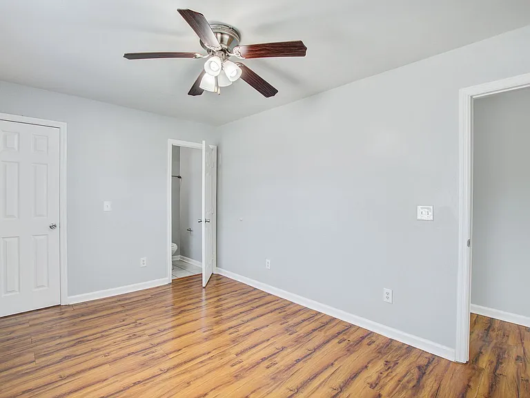 2150 Becker St — Photo 17