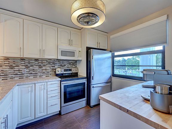 3rd image of 6085 Balboa Cir APT 303