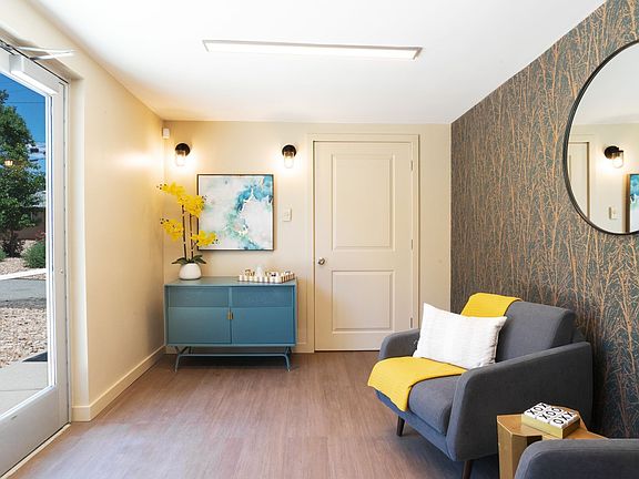 4th image of 720 Fairlane Ave #822D