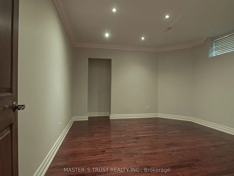 678 Saint Nicholas Ct — Photo 46