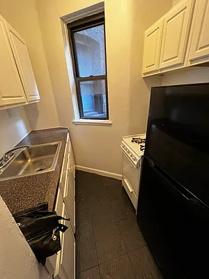 Rented by Salon Realty Corp | media 7