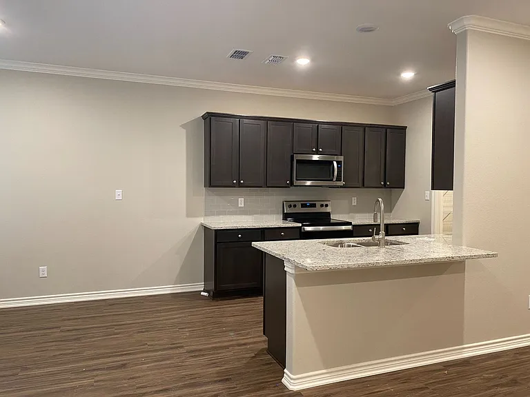1007 McClenny — Photo 10