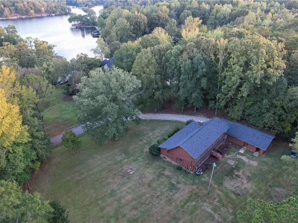 15 Lee Road 895, Valley, AL 36854