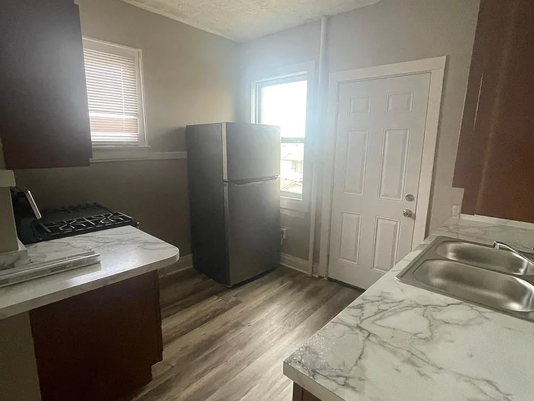 1310 Grosscup Ave #4 — Photo 4