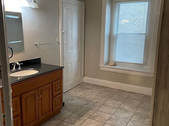 4th image of 4474 Silverwood St APT B